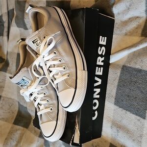 Womens Size 9 Converse all stars low tops